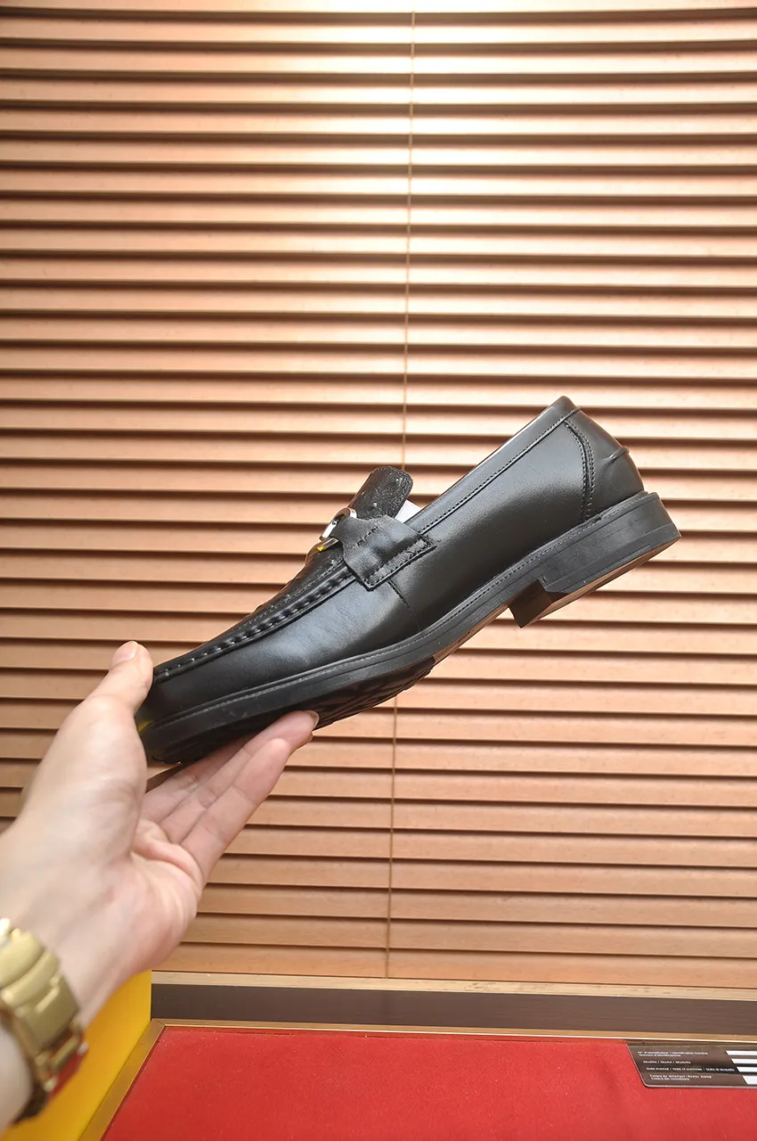 Men's shoes 💰500💶 [FENDI] The latest high-end men's shoes in Hong Kong! Original quality. The upper is made of imported cowhide material and cowhide lining! Super comfortable on the foot, original wear-resistant outsole, luxurious, fashionable, casual and versatile! Size: 38-45 (45 customized)
